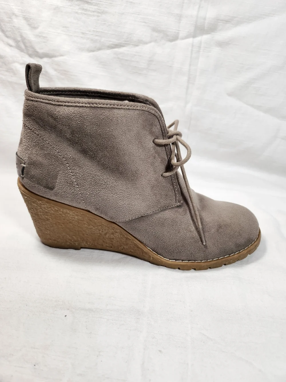 G.H. Bass & Co. Taupe Synthetic Suede Wedge Ankle Boots Booties Size 8.5